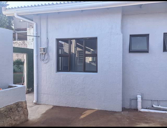 1 BEDROOM ROOM TO LET IN UMBILO